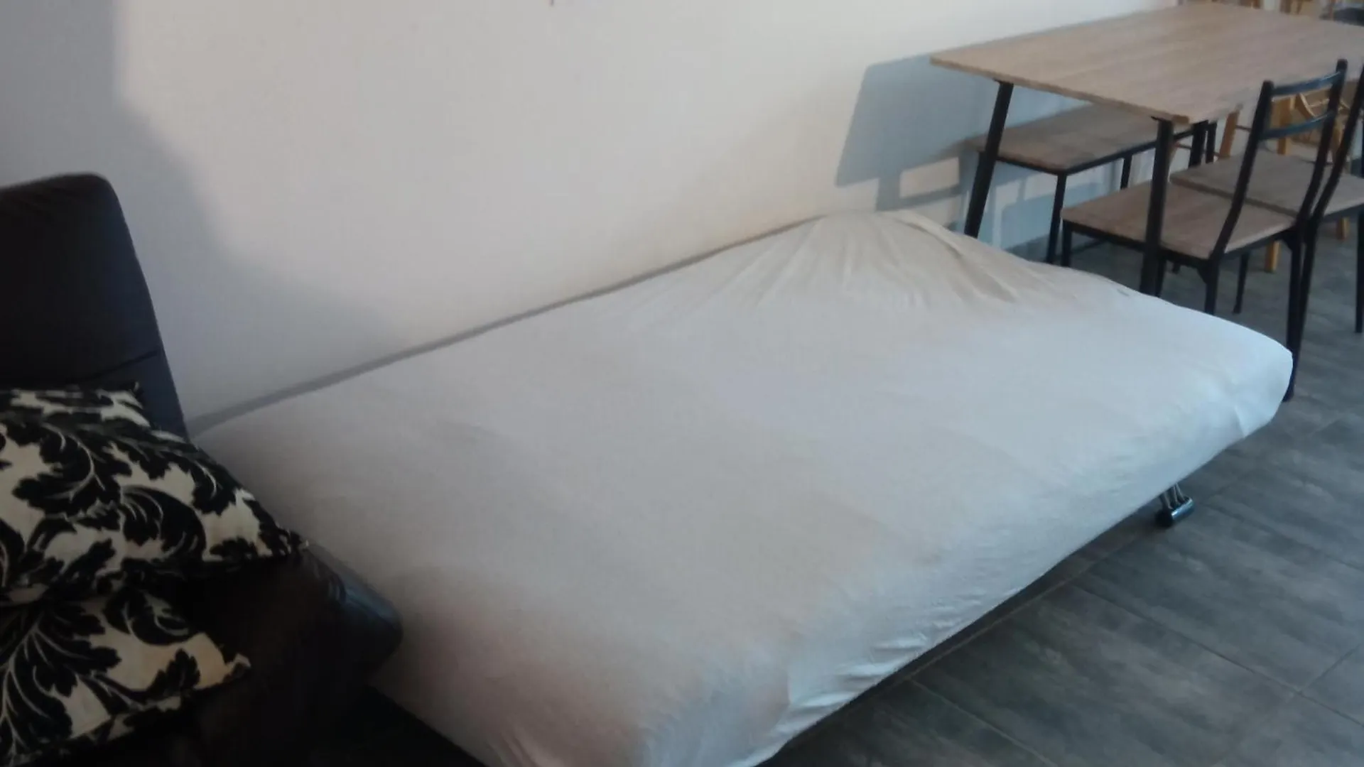 Chez Ben Avec Tout Le Confort Clim Wifi Netflix Gratuit Castres  0*, Castres (Tarn) France