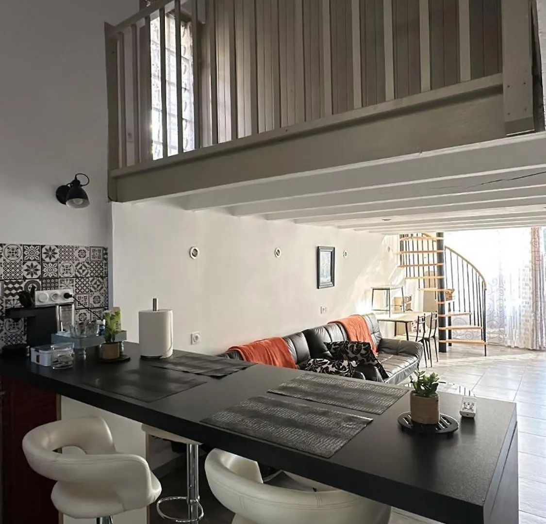 Chez Ben Avec Tout Le Confort Clim Wifi Netflix Gratuit Castres  0*, Castres (Tarn) France