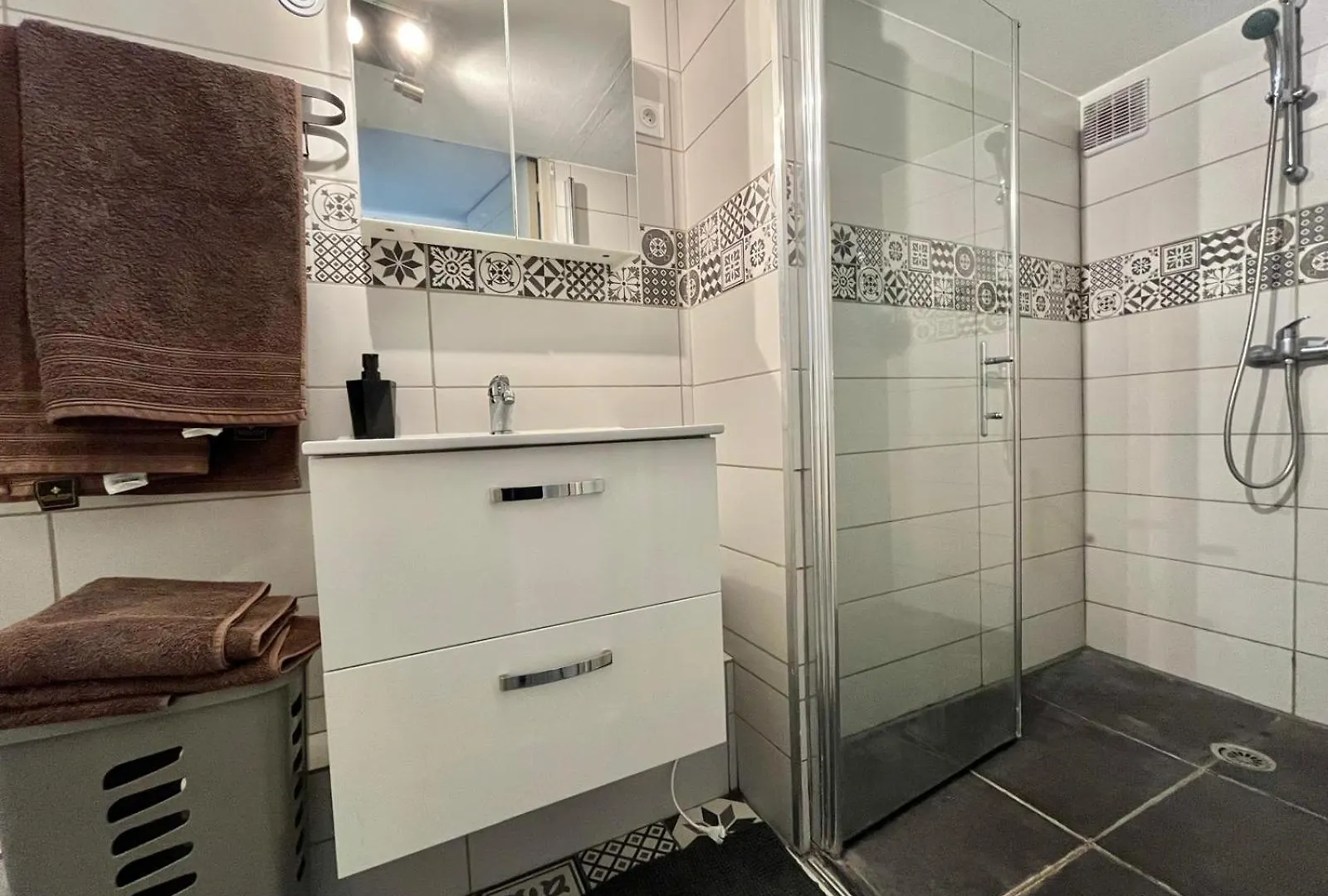 Chez Ben Avec Tout Le Confort Clim Wifi Netflix Gratuit Castres  Castres (Tarn)